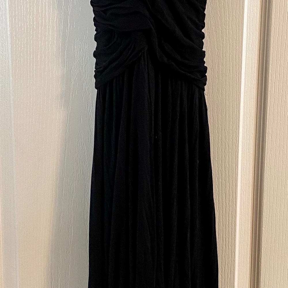 Maxi- lines inside heavy draped